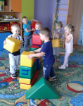 Дети с большим удовольствием принимали участие в веселых эстафетах и играх, соревновались в быстроте и ловкости, отгадывали загадки. В заключении, хочется сказать о том, что тема космоса всегда была интересна для детей своей таинственностью и загадочностью. Дети получили не только позитивные эмоции, но и полезную и интересную информацию.